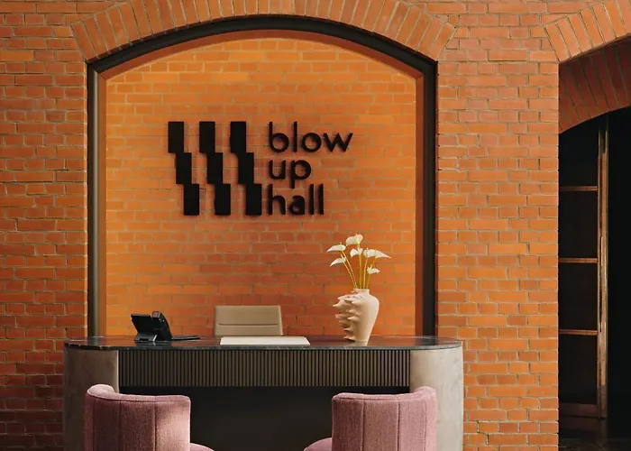 מלון Blow Up Hall