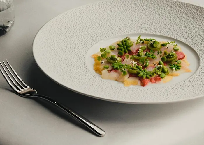 מלון Blow Up Hall 5*