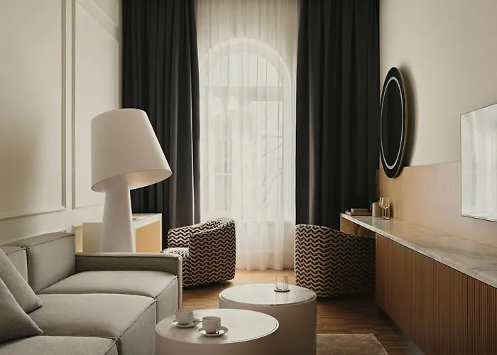 Blow Up Hall מלון פוזנן