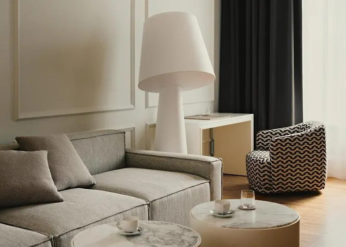 מלון Blow Up Hall 5*