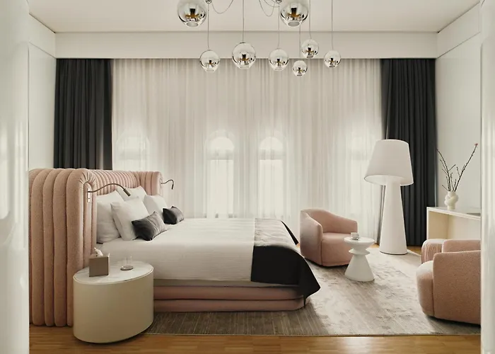 מלון Blow Up Hall 5*