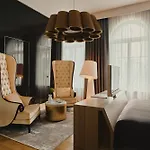 Blow Up Hall Hotel 5*