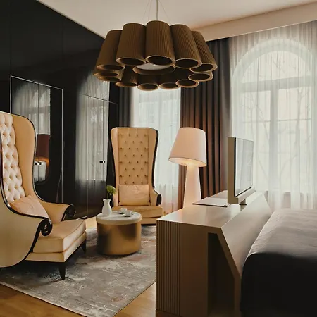 Blow Up Hall Hotel 5*