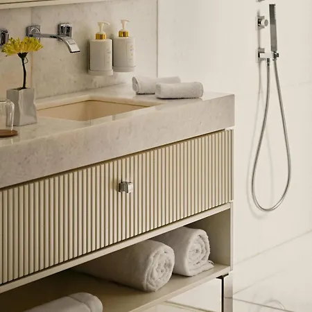 Ξενοδοχείο Blow Up Hall 5*