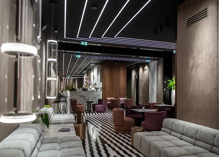 Отель Blow Up Hall 5*