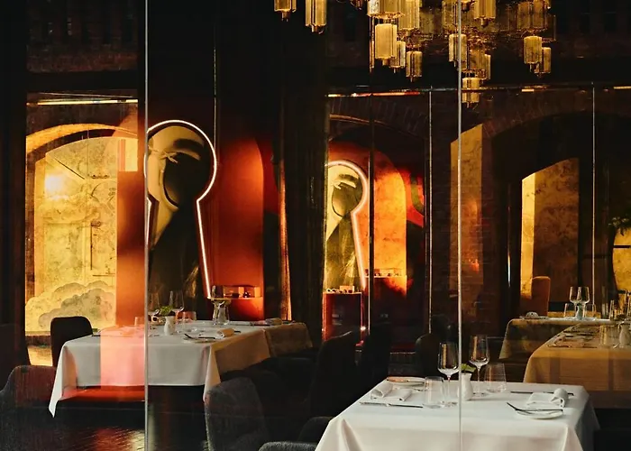 Blow Up Hall Отель